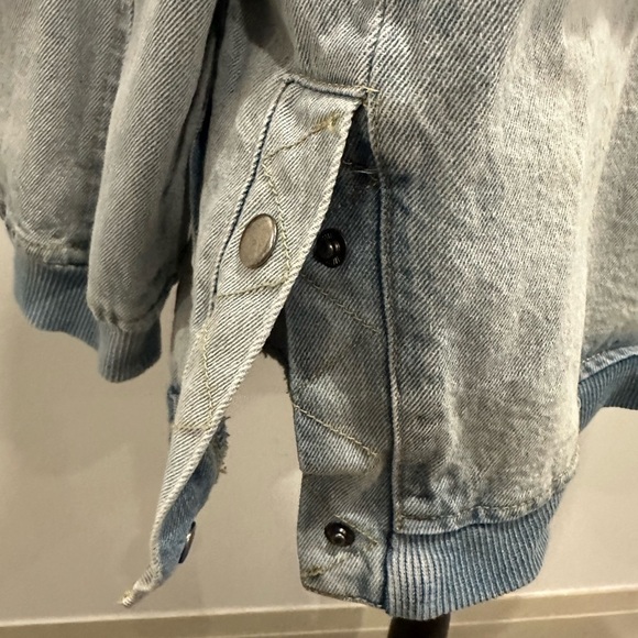 EightyTwo snap button Jean jacket SZ L EUC 100% Cotton light wash oversized - Picture 5 of 9